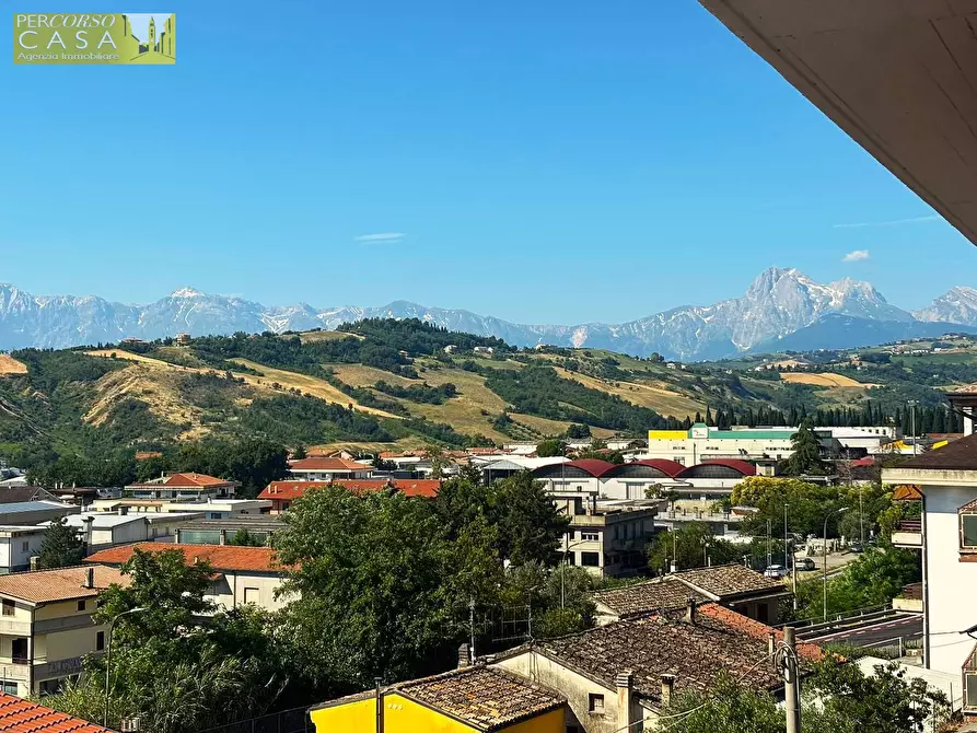 Immagine 2 di Appartamento in vendita  in Viale Europa a Teramo