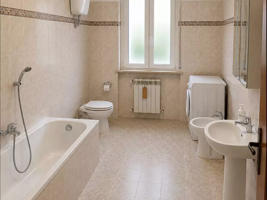 Immagine 7 di Appartamento in vendita  in C.da Colli Di Cerrreto S.S. 150 a Teramo