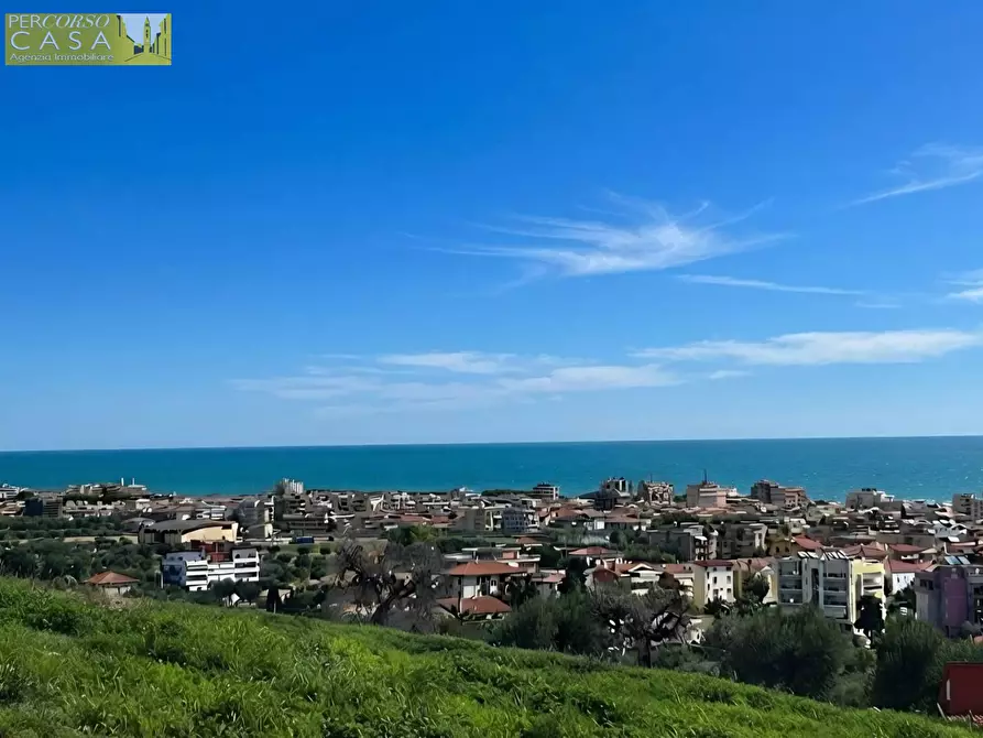 Immagine 6 di Appartamento in vendita  in Via Vascello - Prima collina 2 km dal mare a Tortoreto