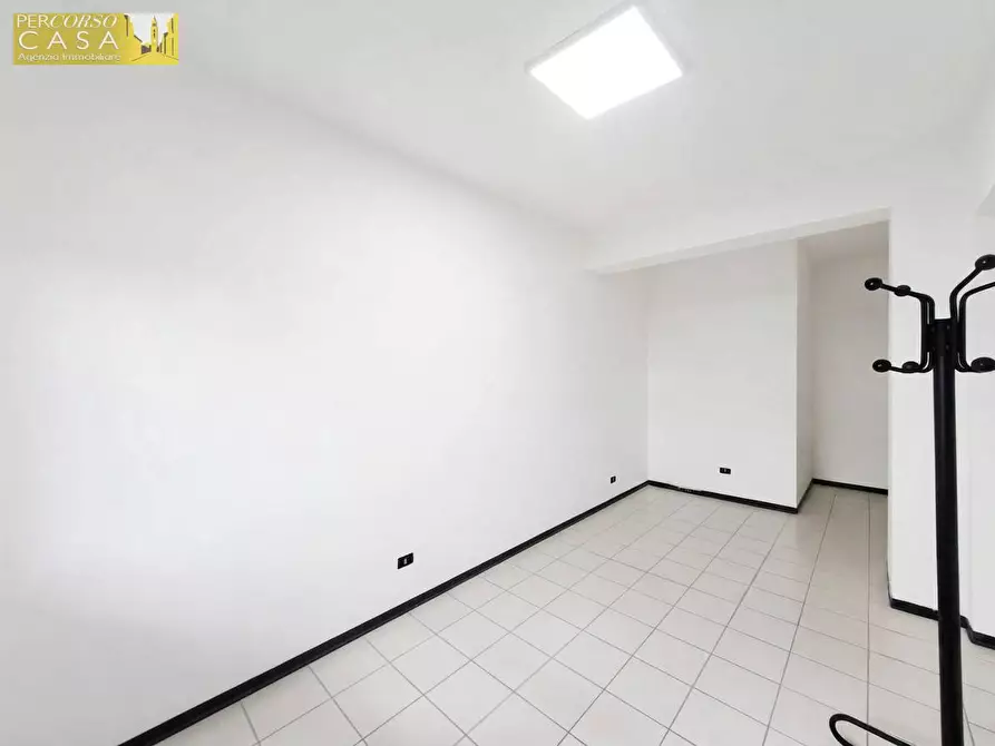 Immagine 11 di Ufficio in vendita  in Via Palombieri Piano Terra - Ingresso indipendente a Teramo