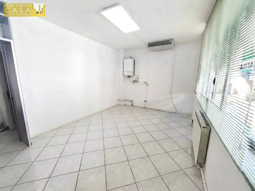 Immagine 12 di Ufficio in vendita  in Via Palombieri Piano Terra - Ingresso indipendente a Teramo