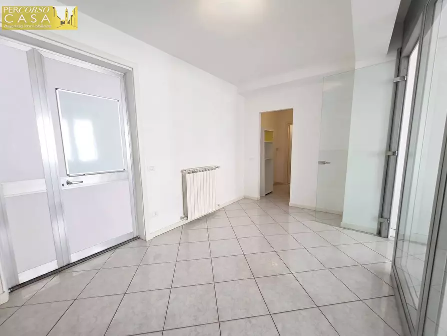 Immagine 10 di Ufficio in vendita  in Via Palombieri Piano Terra - Ingresso indipendente a Teramo