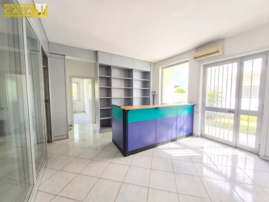 Immagine 13 di Ufficio in vendita  in Via Palombieri Piano Terra - Ingresso indipendente a Teramo