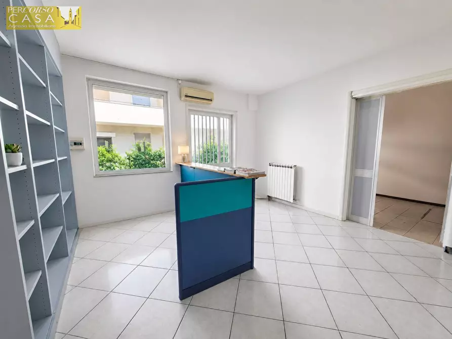 Immagine 3 di Ufficio in vendita  in Via Palombieri Piano Terra - Ingresso indipendente a Teramo