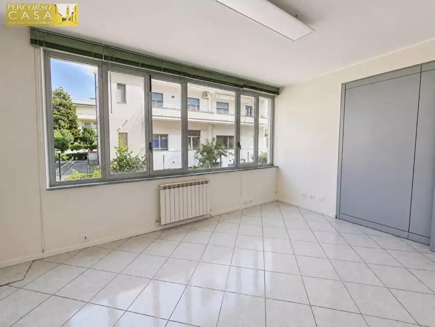 Immagine 5 di Ufficio in vendita  in Via Palombieri Piano Terra - Ingresso indipendente a Teramo