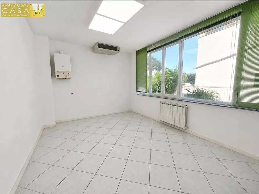 Immagine 6 di Ufficio in vendita  in Via Palombieri Piano Terra - Ingresso indipendente a Teramo