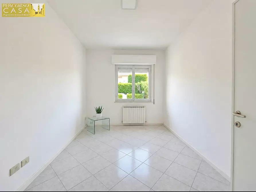 Immagine 8 di Ufficio in vendita  in Via Palombieri Piano Terra - Ingresso indipendente a Teramo