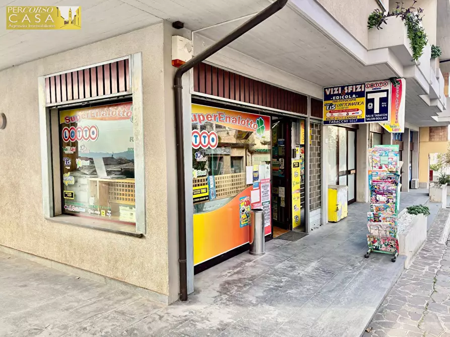 Immagine 1 di Attività commerciale in vendita  in Via Veneto 15 a Sant'omero