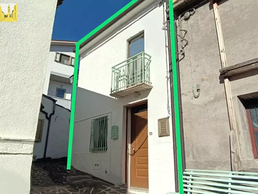 Immagine 1 di Casa indipendente in vendita  in Frazione Rocciano a Teramo