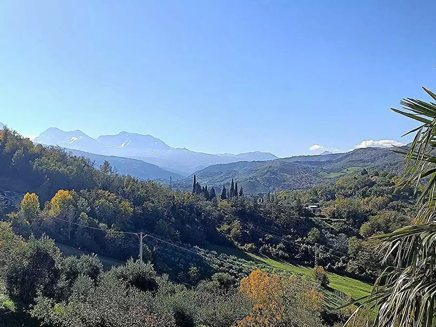 Immagine 8 di Casa indipendente in vendita  in Frazione Rocciano a Teramo