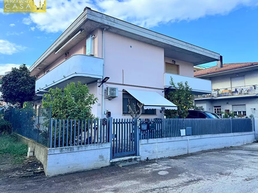 Immagine 1 di Appartamento in vendita  in Via Gioia a Roseto Degli Abruzzi