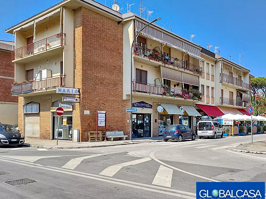 Immagine 1 di Locale commerciale in vendita  in Via IV Novembre angolo via F. Baracca a Grosseto