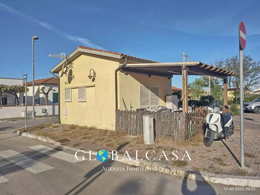 Immagine 3 di Locale commerciale in vendita  in Via Tombolo 10 a Grosseto