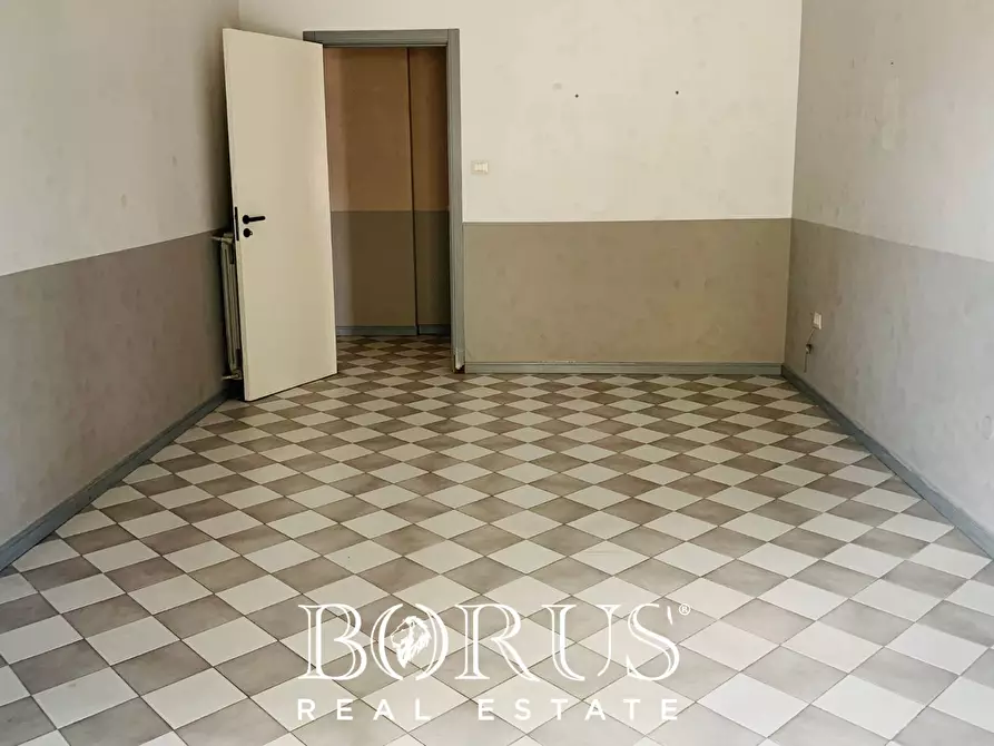 Immagine 4 di Ufficio in affitto  in Via Garofalo a Cancello Ed Arnone