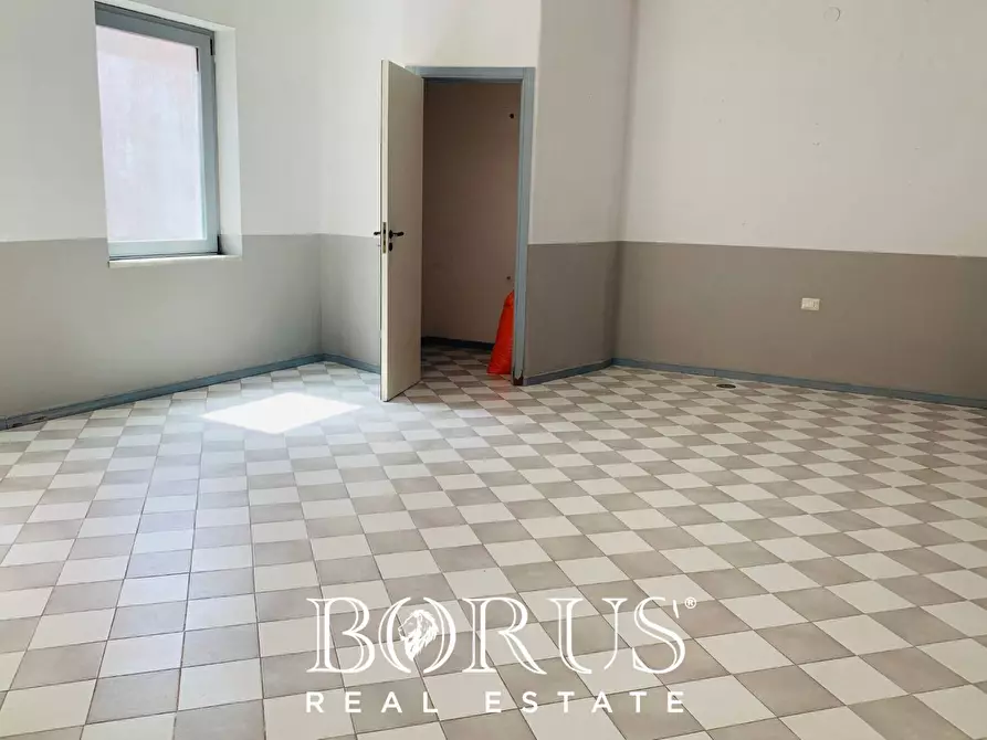 Immagine 9 di Ufficio in affitto  in Via Garofalo a Cancello Ed Arnone