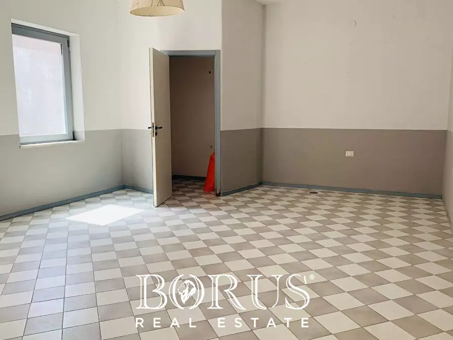 Immagine 10 di Ufficio in affitto  in Via Garofalo a Cancello Ed Arnone