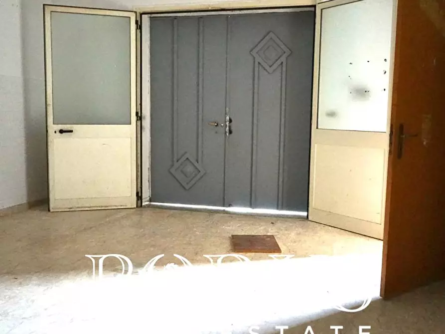 Immagine 4 di Locale commerciale in affitto  a Casal Di Principe