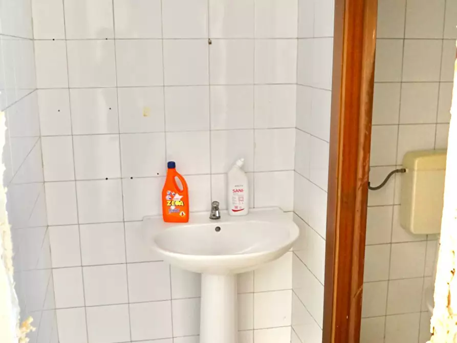 Immagine 13 di Locale commerciale in affitto  in Corso Umberto Gricignano di Aversa a Cancello Ed Arnone