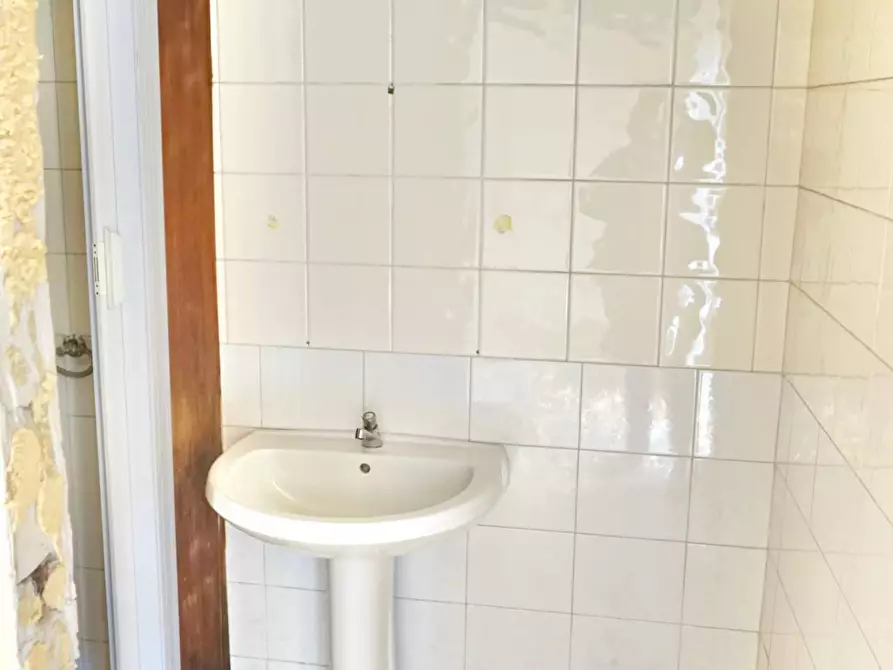 Immagine 14 di Locale commerciale in affitto  in Corso Umberto Gricignano di Aversa a Cancello Ed Arnone