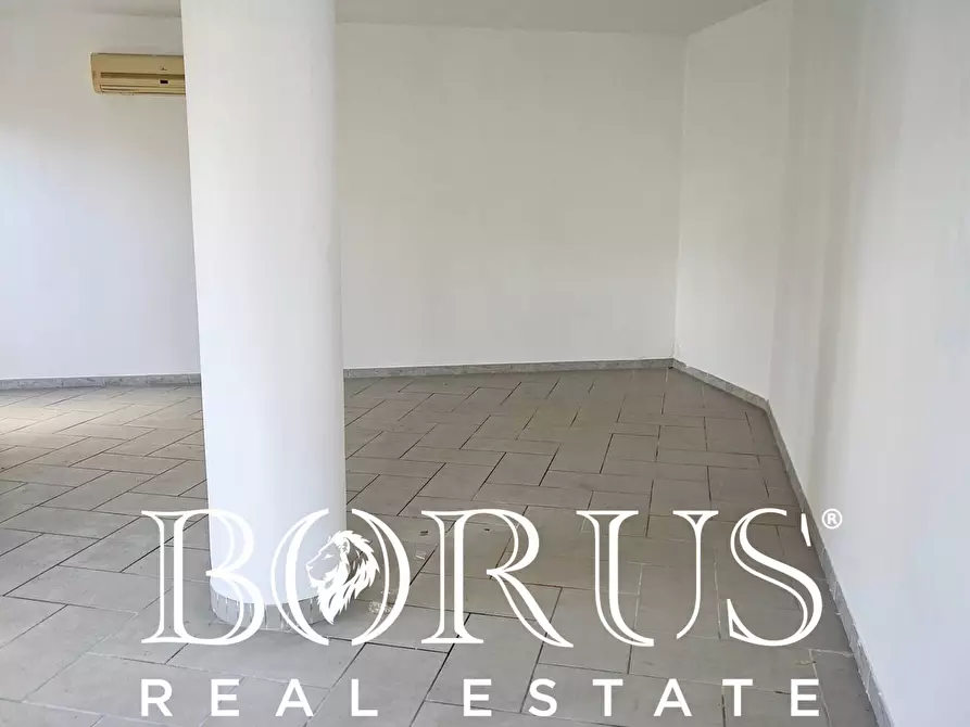 Immagine 3 di Locale commerciale in affitto  in via Salzano a Lusciano