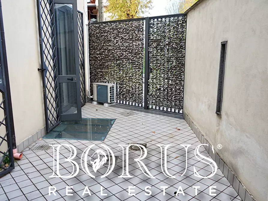 Immagine 5 di Locale commerciale in affitto  in via Salzano a Lusciano