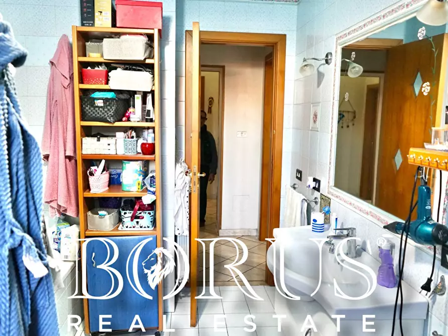 Immagine 22 di Villa in vendita  a Carinaro