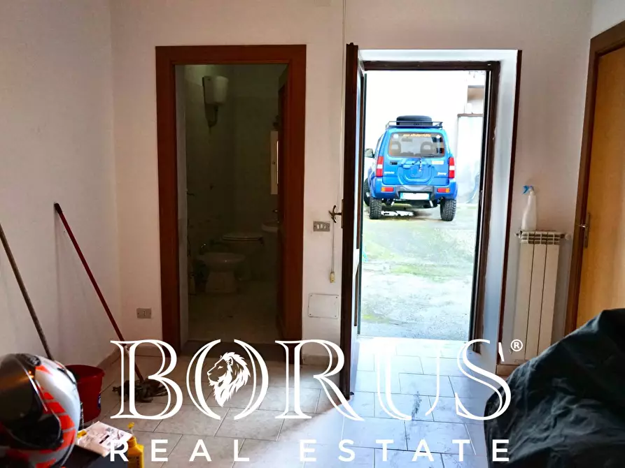 Immagine 27 di Villa in vendita  a Carinaro