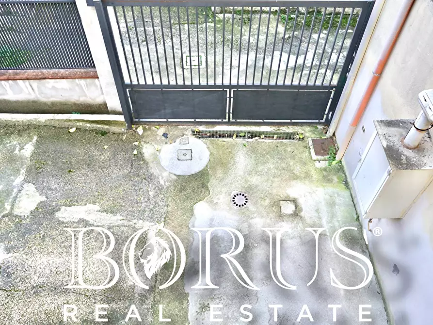 Immagine 32 di Villa in vendita  a Carinaro