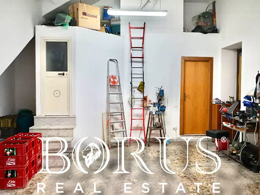 Immagine 39 di Villa in vendita  a Carinaro