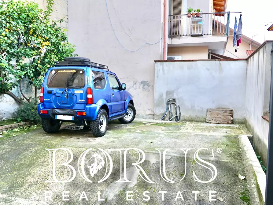 Immagine 42 di Villa in vendita  a Carinaro