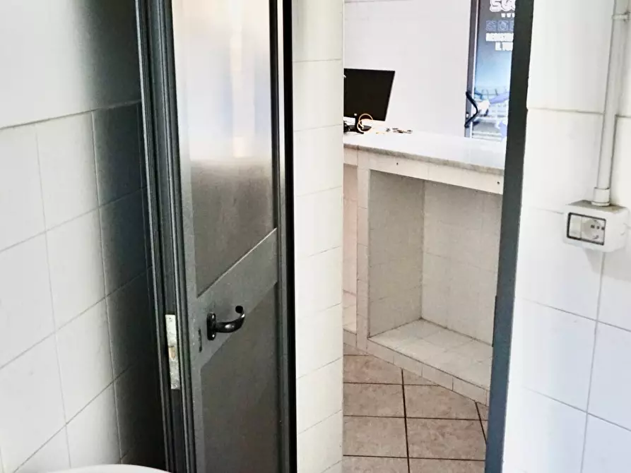 Immagine 9 di Locale commerciale in affitto  in VIA PAGANO a Trentola Ducenta