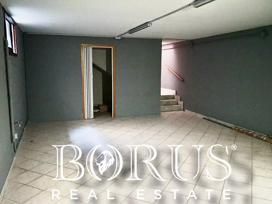 Immagine 5 di Locale commerciale in affitto  in VIA PAGANO a Trentola Ducenta