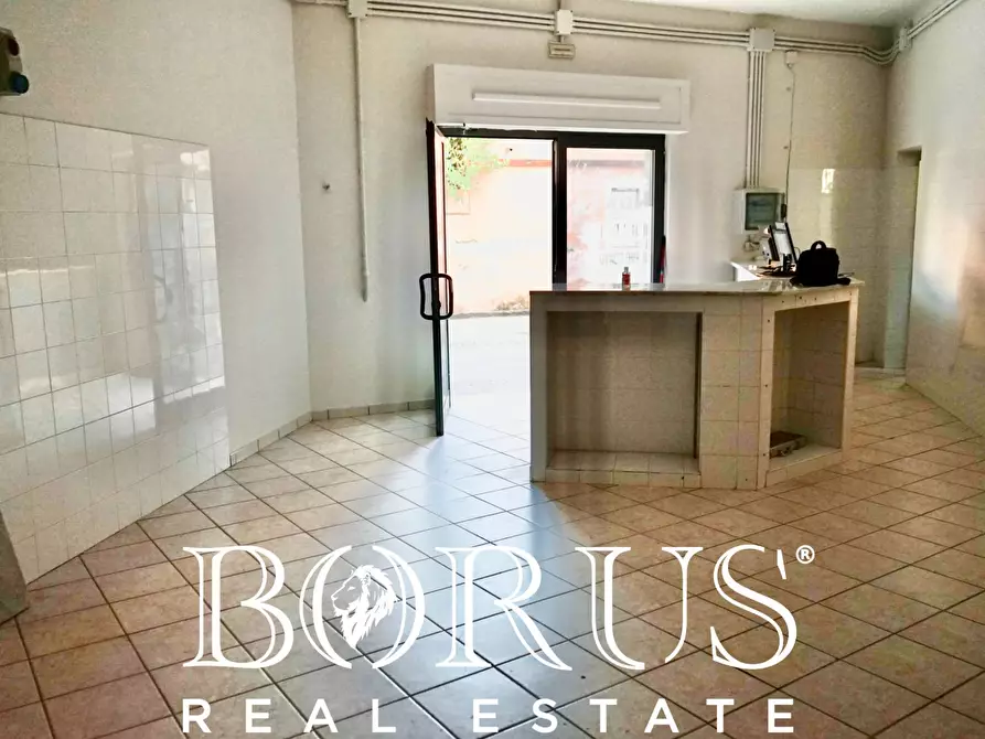 Immagine 3 di Locale commerciale in affitto  in VIA PAGANO a Trentola Ducenta