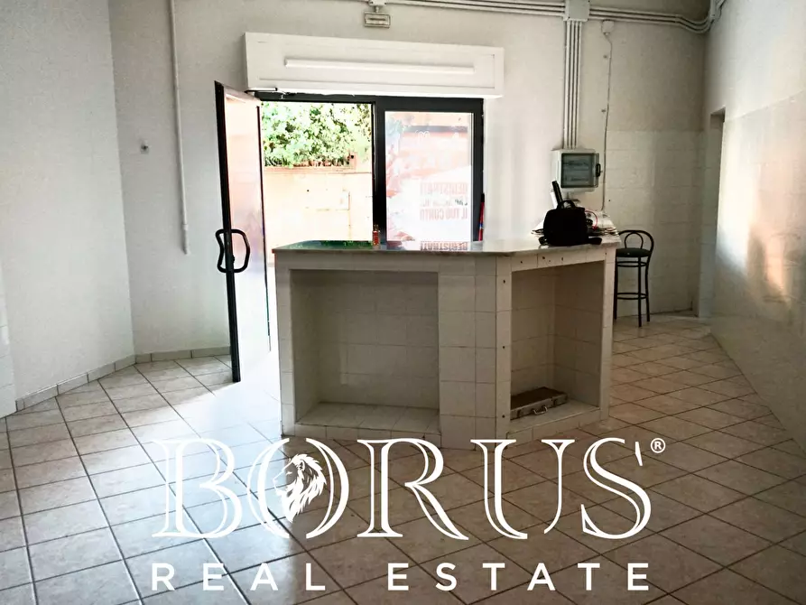 Immagine 2 di Locale commerciale in affitto  in VIA PAGANO a Trentola Ducenta