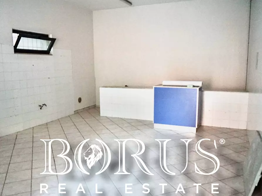 Immagine 6 di Locale commerciale in affitto  in VIA PAGANO a Trentola Ducenta