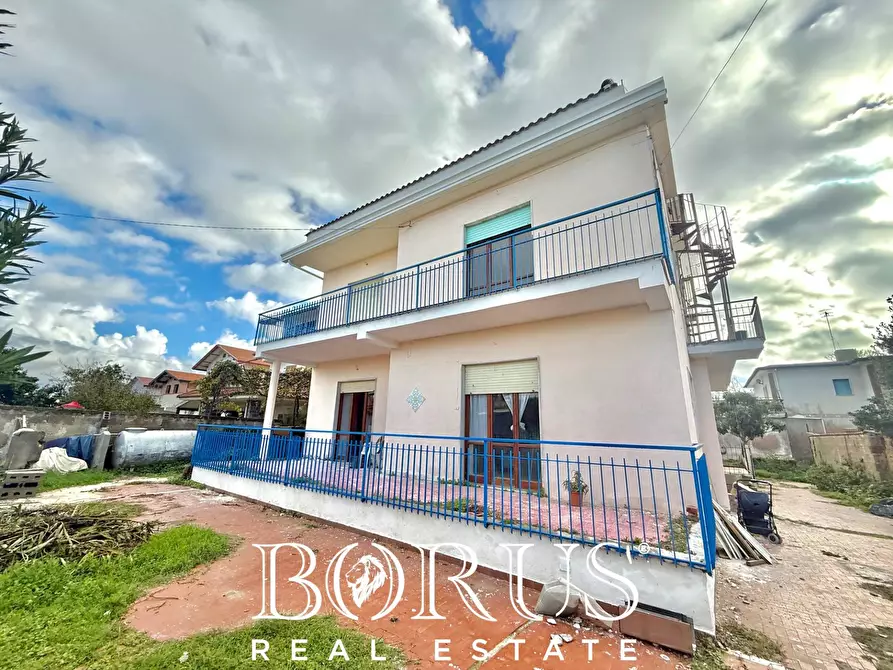 Immagine 2 di Casa indipendente in vendita  in VIALE MASCAGNI 13 a Castel Volturno