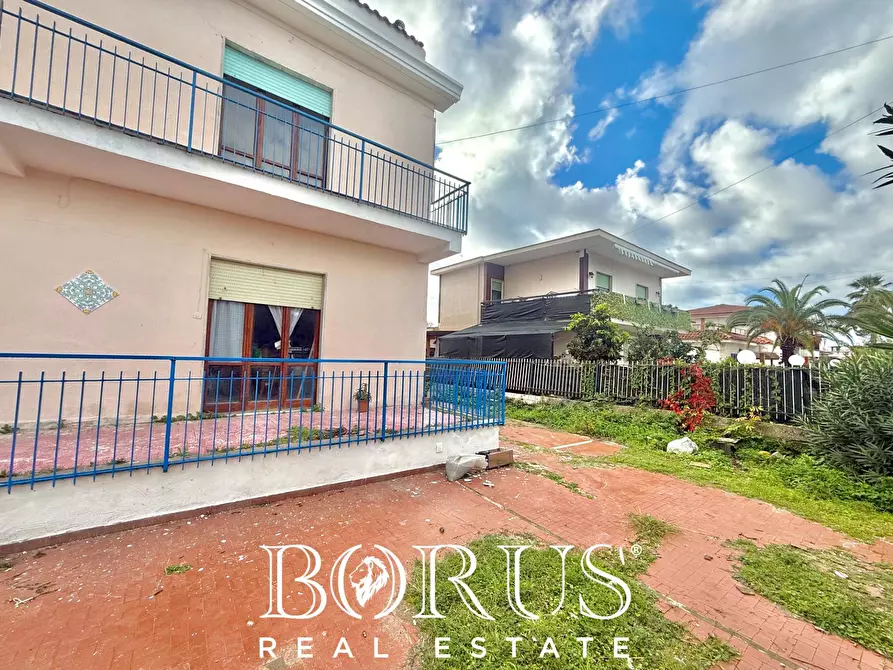 Immagine 5 di Casa indipendente in vendita  in VIALE MASCAGNI 13 a Castel Volturno