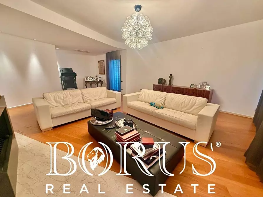 Immagine 34 di Villa in vendita  a Casapesenna