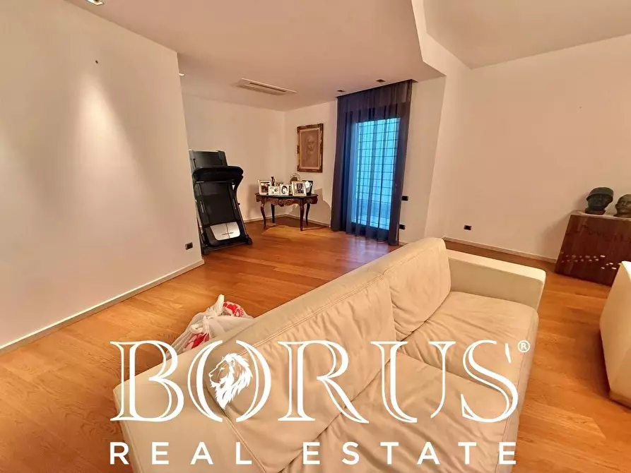 Immagine 35 di Villa in vendita  a Casapesenna