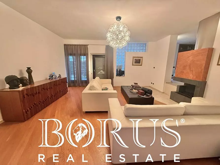 Immagine 38 di Villa in vendita  a Casapesenna