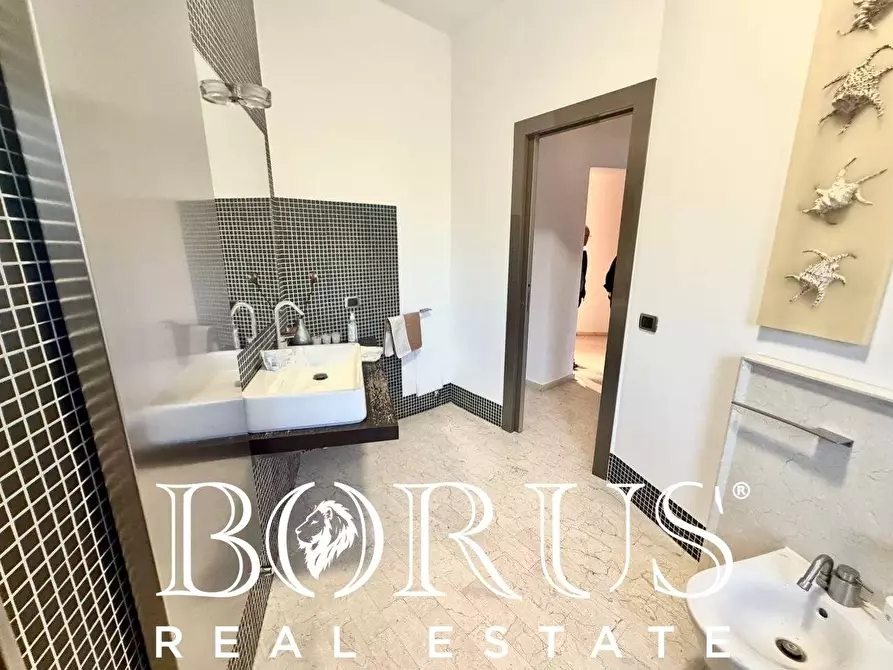 Immagine 50 di Villa in vendita  a Casapesenna