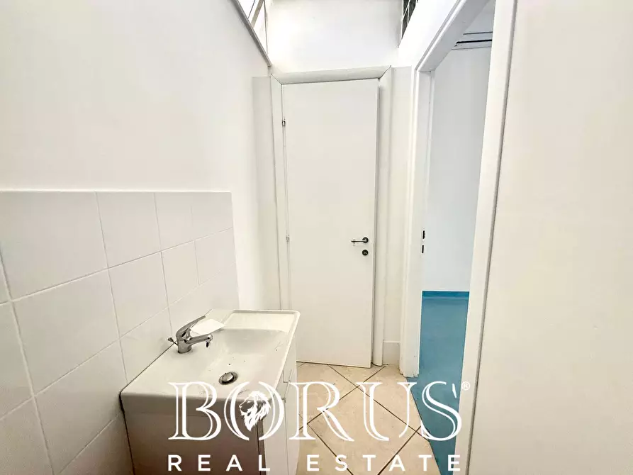 Immagine 10 di Locale commerciale in affitto  in via Cangemi a Lusciano