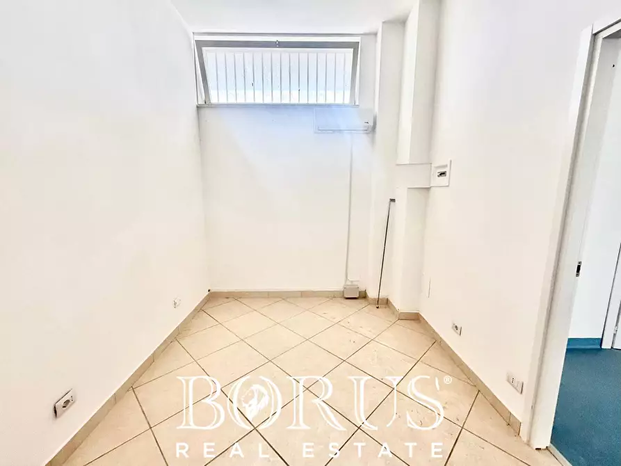 Immagine 8 di Locale commerciale in affitto  in via Cangemi a Lusciano