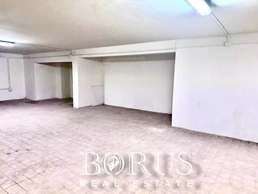 Immagine 4 di Box auto in vendita  in via Battisti a Caserta