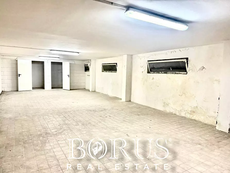 Immagine 2 di Box auto in vendita  in via Battisti a Caserta