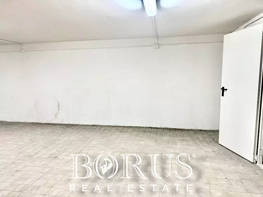 Immagine 3 di Box auto in vendita  in via Battisti a Caserta