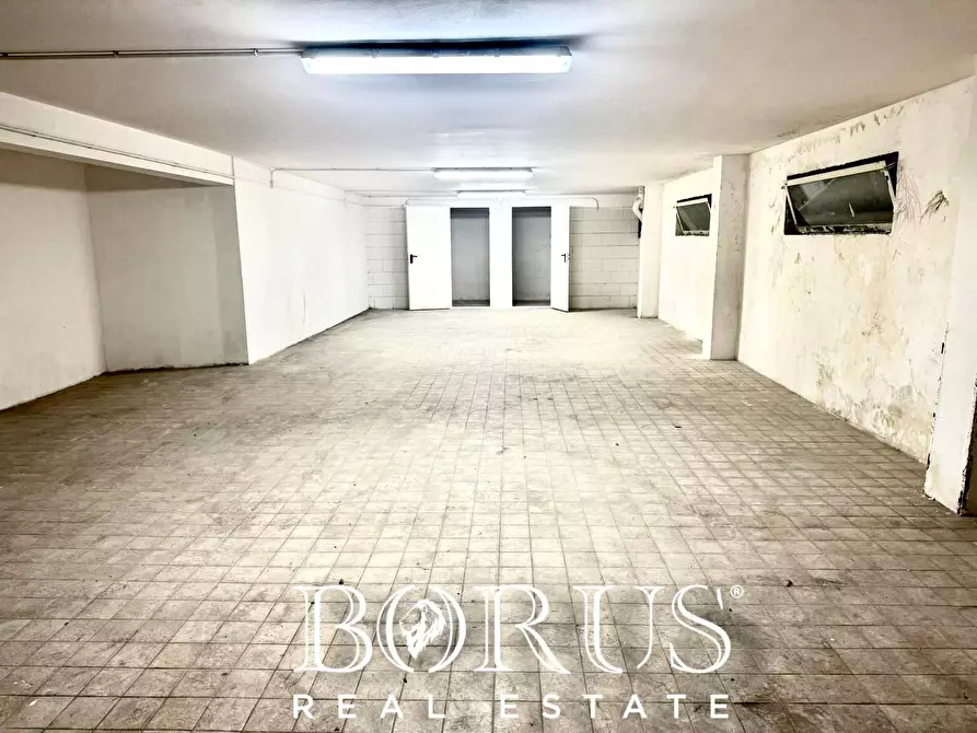 Immagine 9 di Box auto in vendita  in via Battisti a Caserta