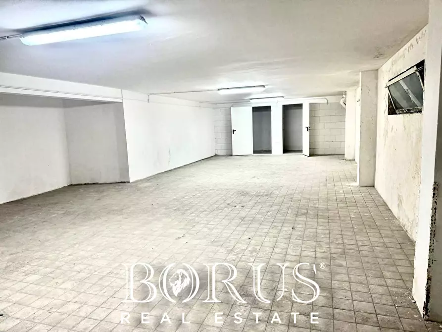 Immagine 10 di Box auto in vendita  in via Battisti a Caserta