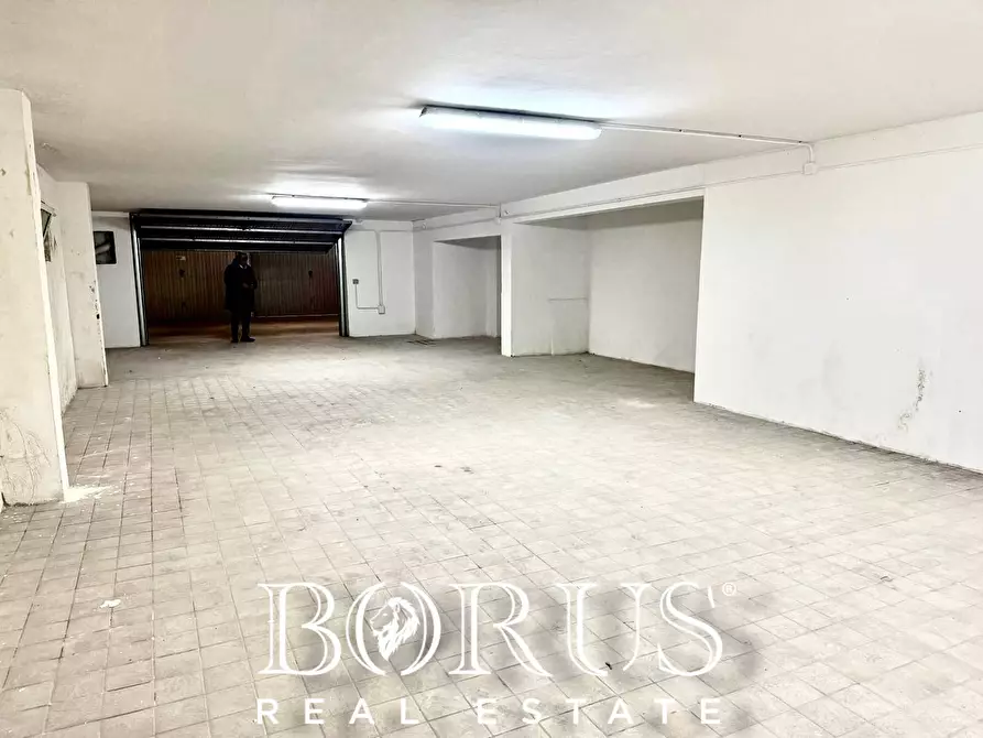 Immagine 11 di Box auto in vendita  in via Battisti a Caserta