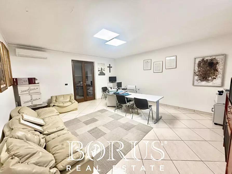 Immagine 1 di Palazzo in vendita  in VIA DE GASPERI I TRAVERSA a Casapesenna